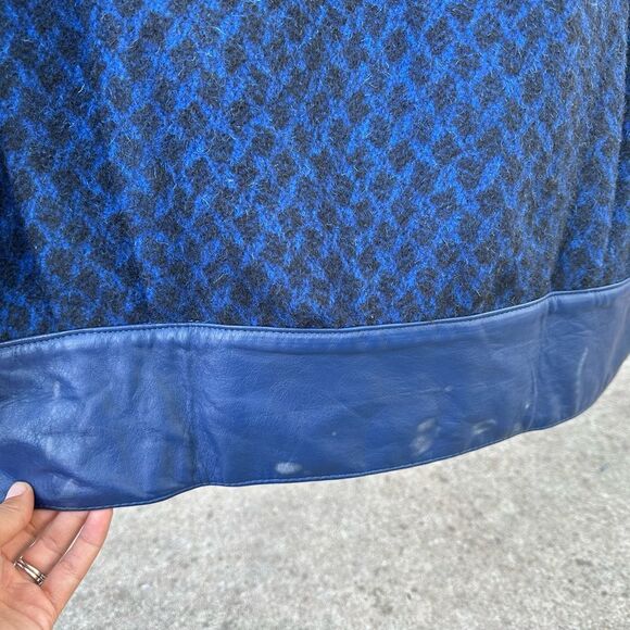 Vintage La Paz suri alpaca coat with leather trim. Size 16 - Picture 10 of 15